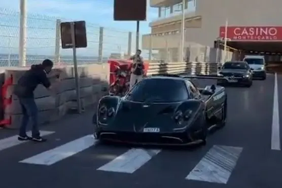 Fernando Alonso impresiona en Mónaco con un Pagani único