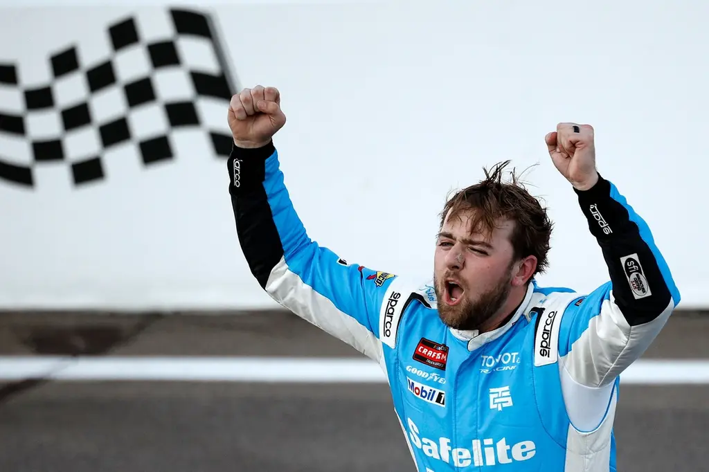 Kaden Honeycutt logra su primera victoria en la NASCAR Truck en Watkins Glen