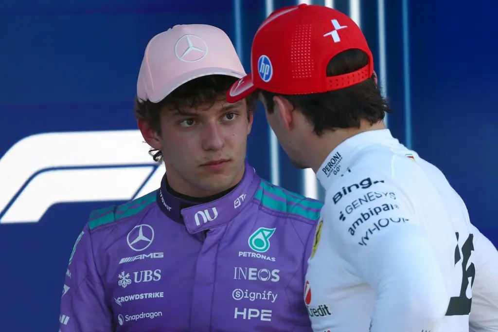 Kimi Antonelli recibe advertencia de James Hinchcliffe sobre la amenaza de George Russell en el GP de Canadá