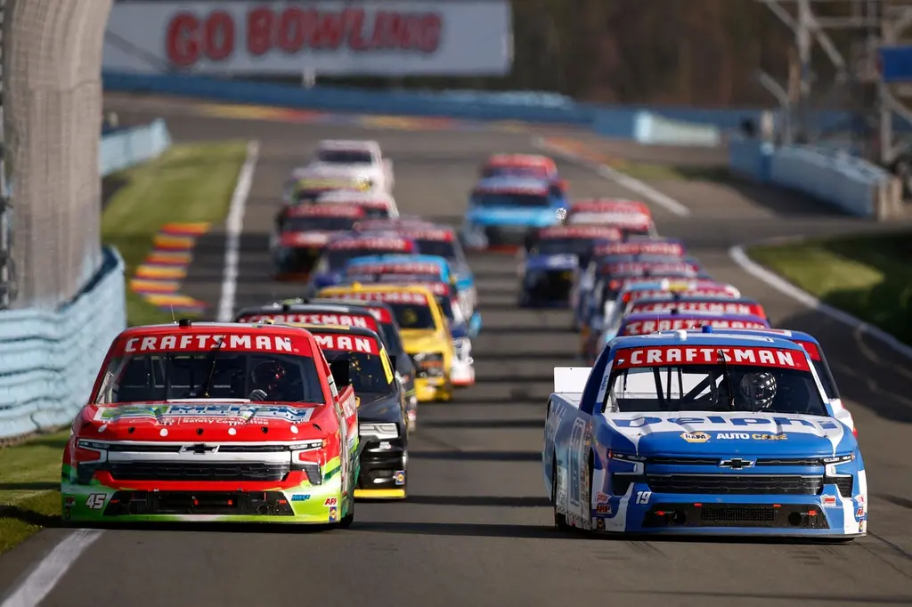 NASCAR ajusta zona de reinicio visual después de sanciones a Chastain y Ruggiero