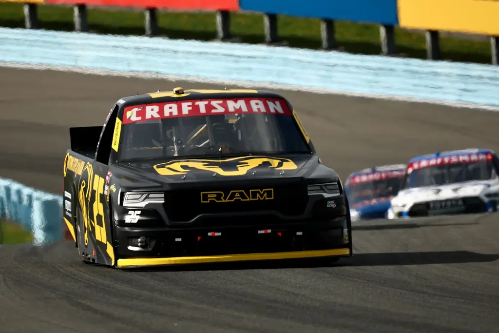 Ram celebra triple top ten y mejor presentación hasta ahora en su regreso a NASCAR