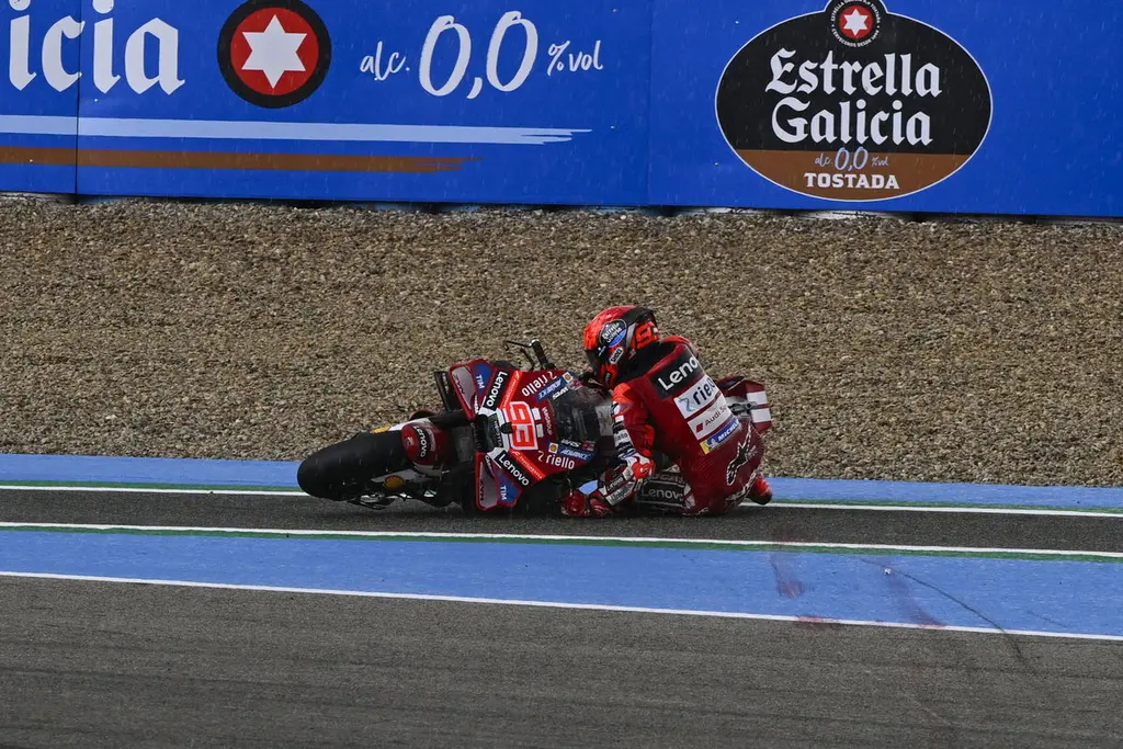 Reglas de acceso al pitlane de MotoGP endurecidas tras incidente de Marc Marquez en Jerez