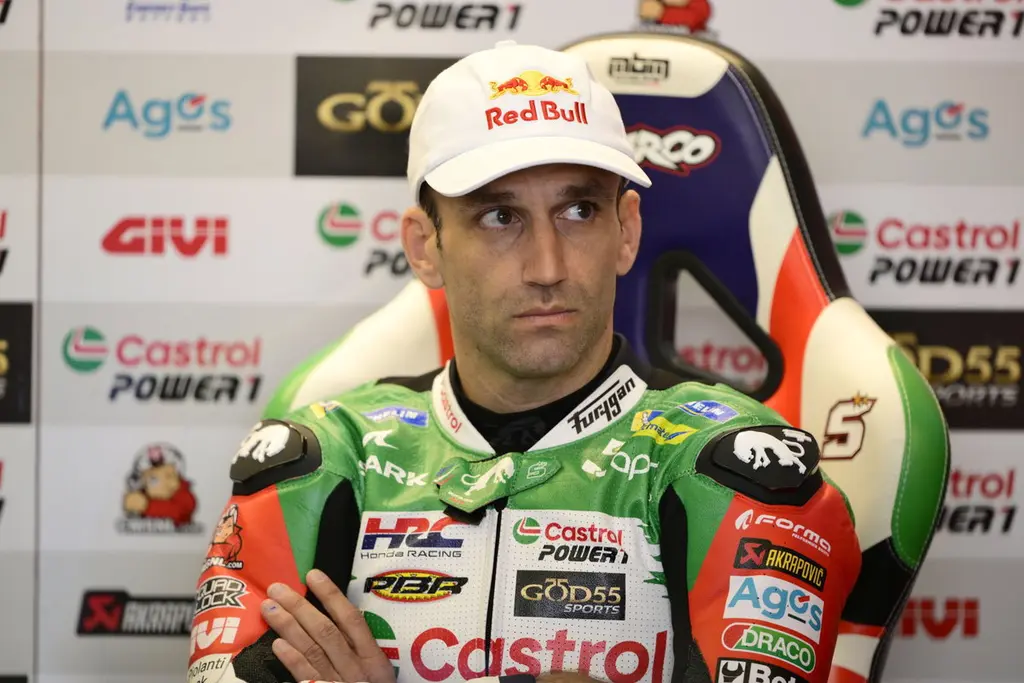 Un piloto de Honda devuelve el golpe en el practice de MotoGP en Francia