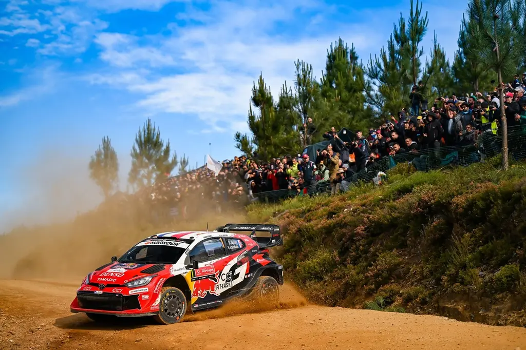 WRC Portugal: Sebastien Ogier toma el liderato tras accidente de Adrien Fourmaux