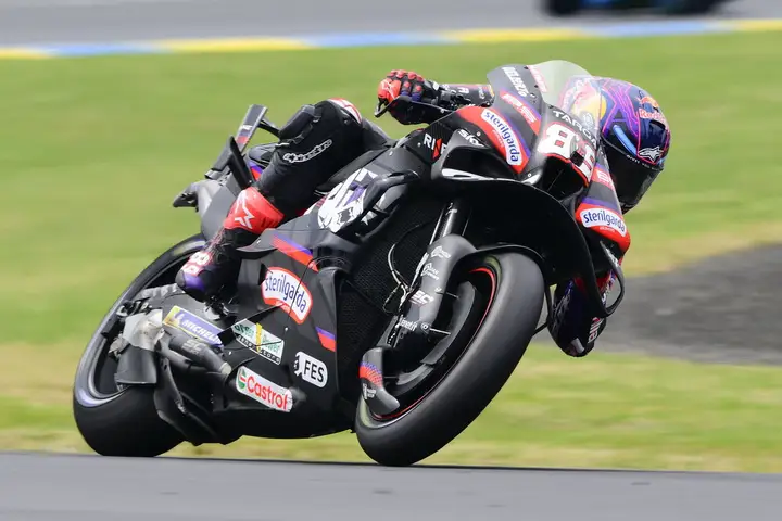 Jorge Martín lidera histórica 1-2-3 de Aprilia después de una remontada en el MotoGP de Francia